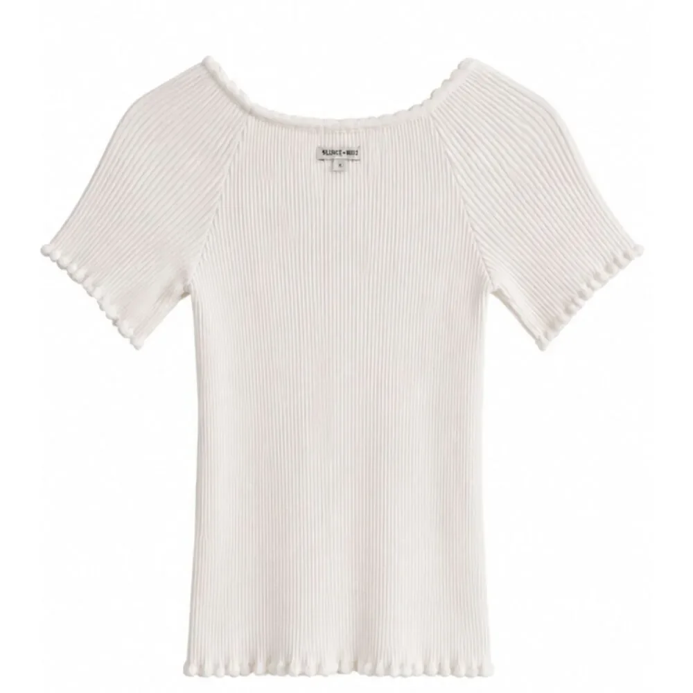Le Lis Blanc Ribbed Top in White